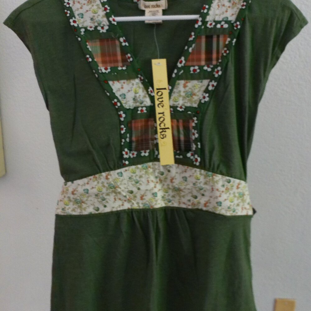 V-neck green floral top- love rocks size : M